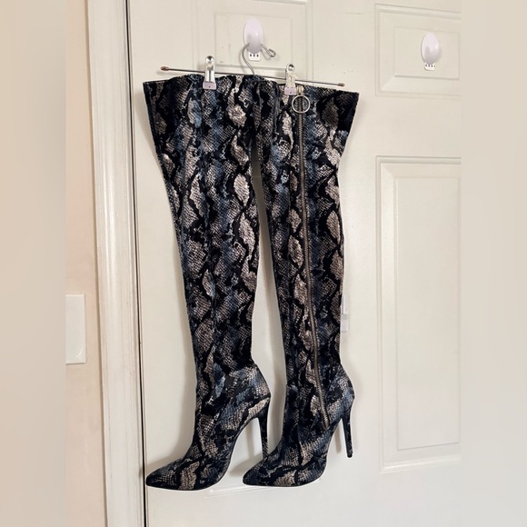 Shoe Dazzle Shoes - Shoedazzle Blue Black Snakeskin Velvet Stretch Boots Size 9.5
